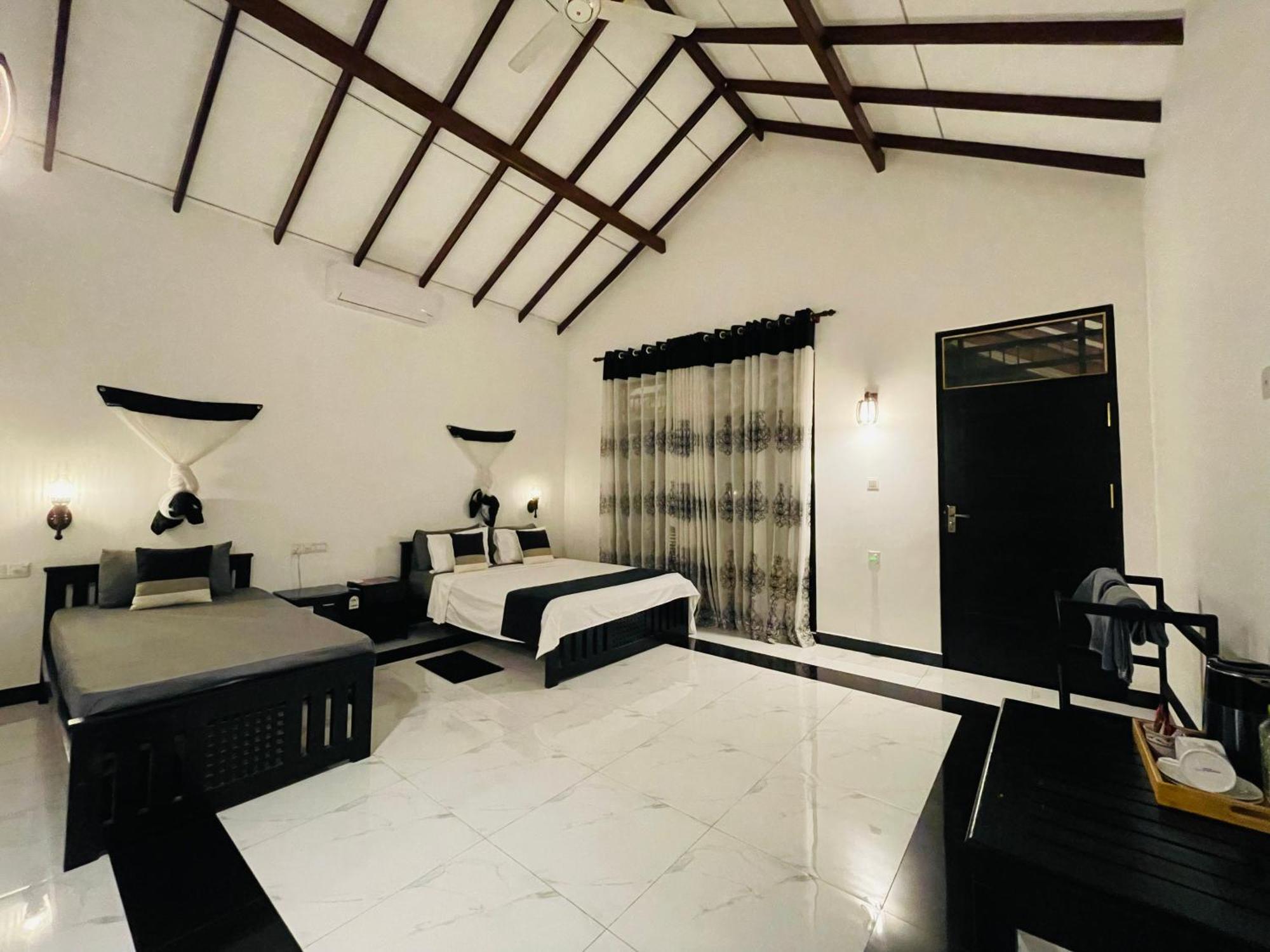 Yala Safari River View Hotel Tissamaharama Eksteriør bilde